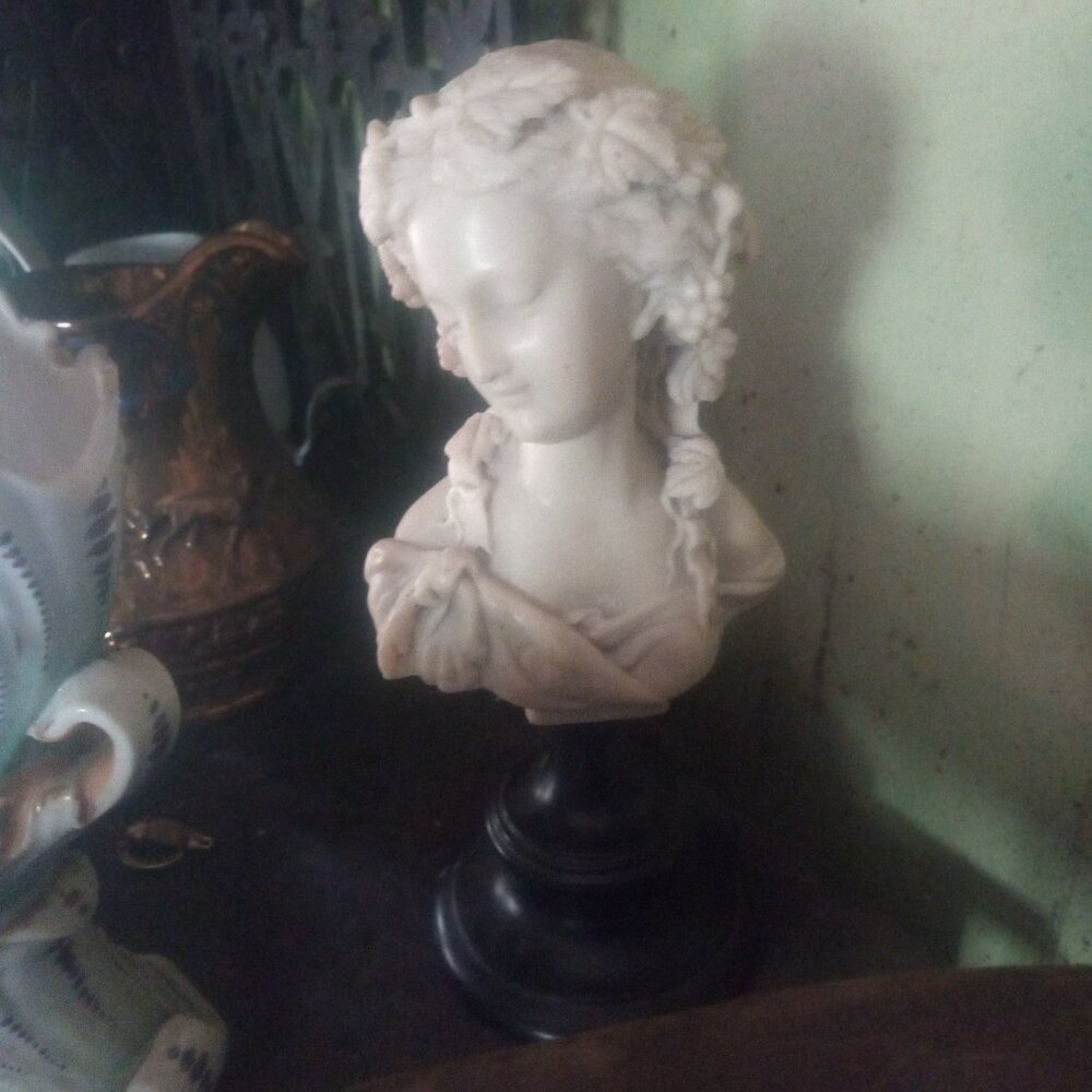 Beautiful Vintage Ivory Bust on Black Peseatal